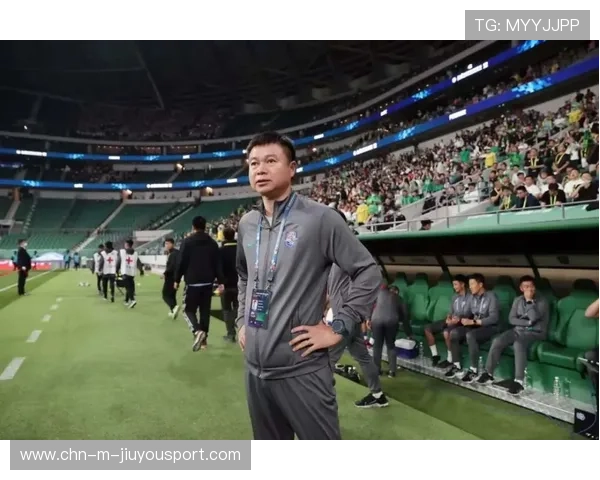 河南队副总李玮锋现身训练场，督战全队应对开局-6分的极端劣势